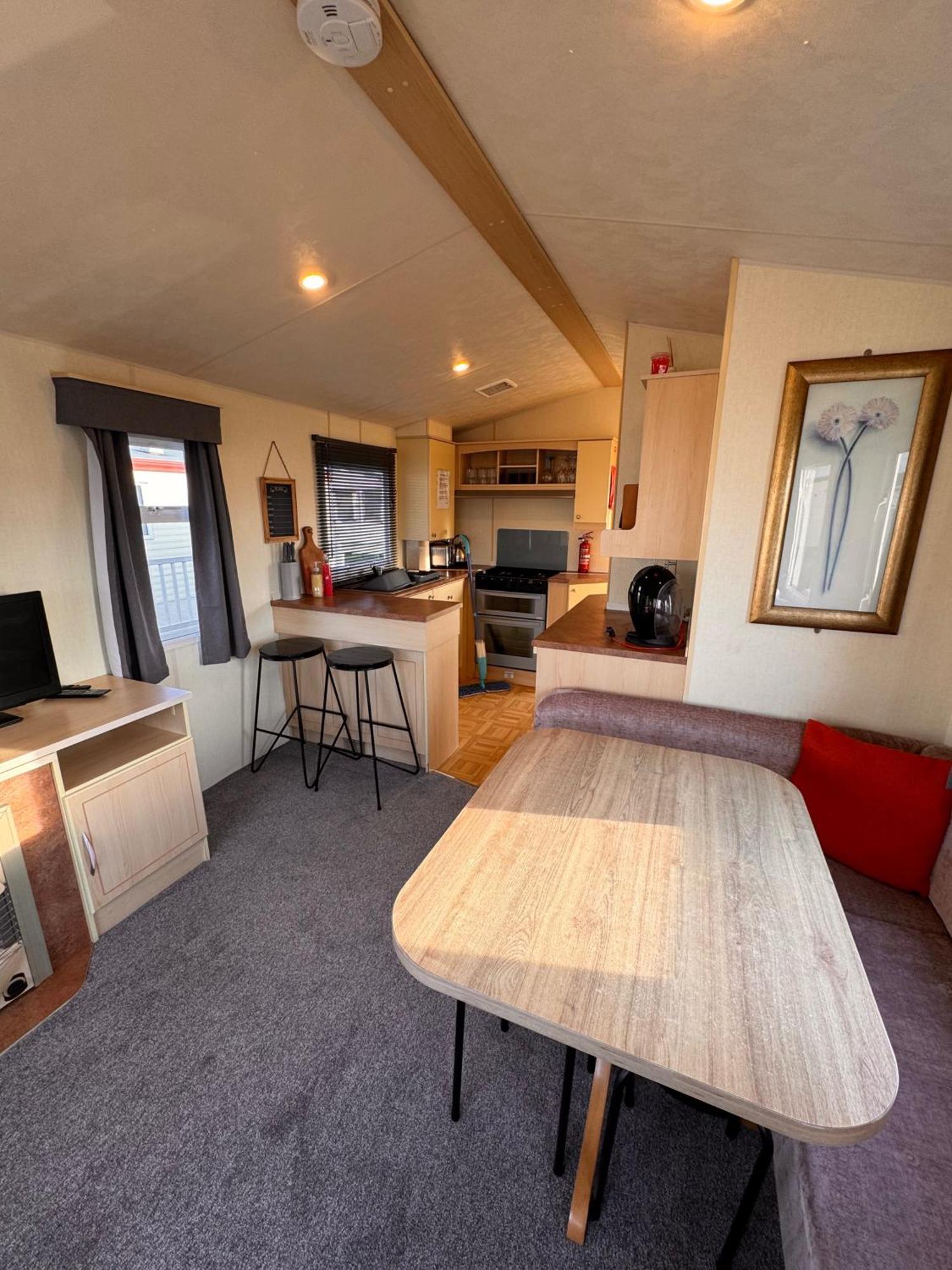 3 Bedroom 8 Berth Cosy Static Family Caravan Chalet *